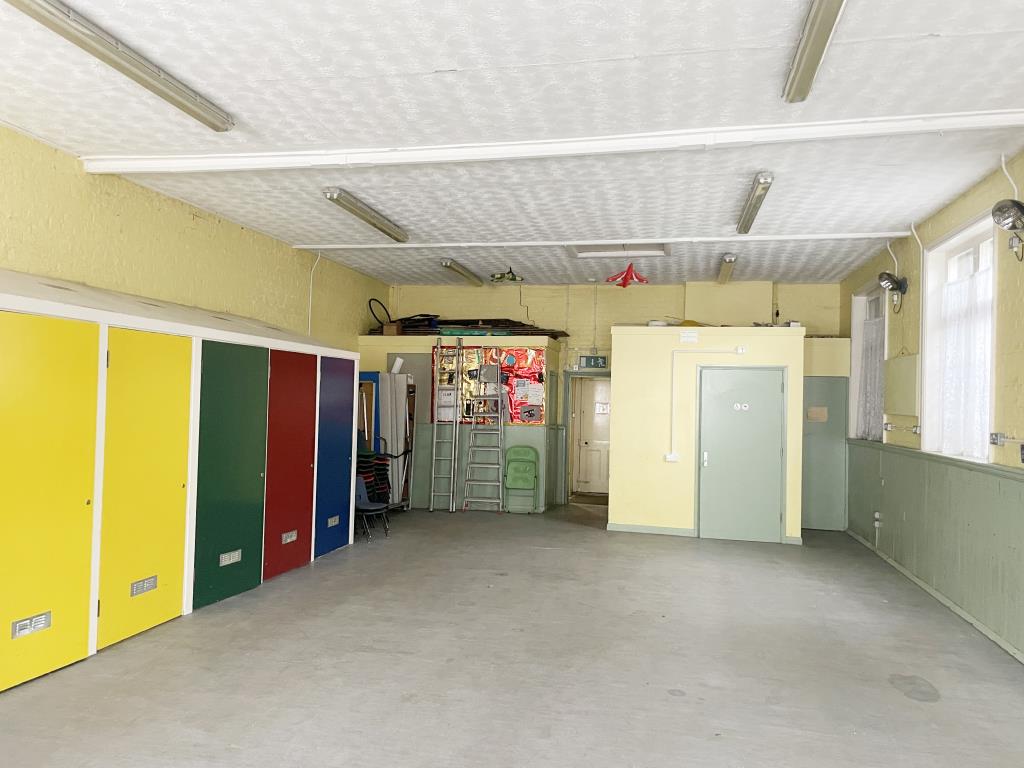 Lot: 72 - VICTORIAN MEMORIAL HALL WITH POTENTIAL - Main Hall at Memorial Hall